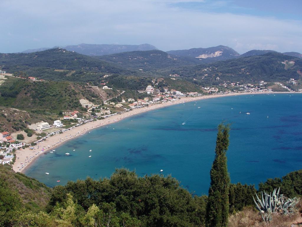 Kogeros Lägenhet Agios Georgios Pagon Exteriör bild