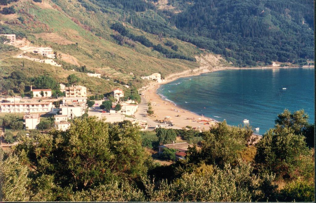 Kogeros Lägenhet Agios Georgios Pagon Exteriör bild